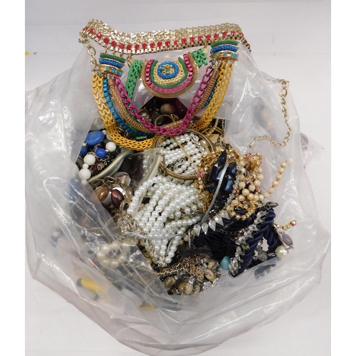 306 - Bag of costume jewellery