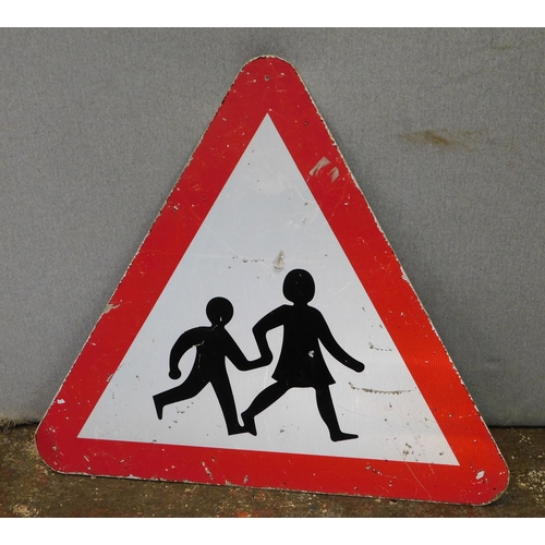 33 - Children crossing sign