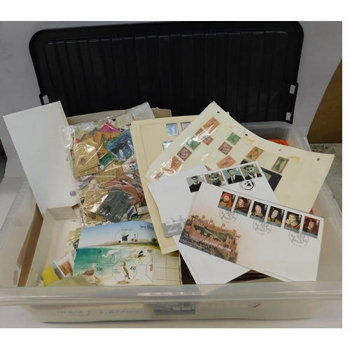 336 - Box containing large quantity of stamps