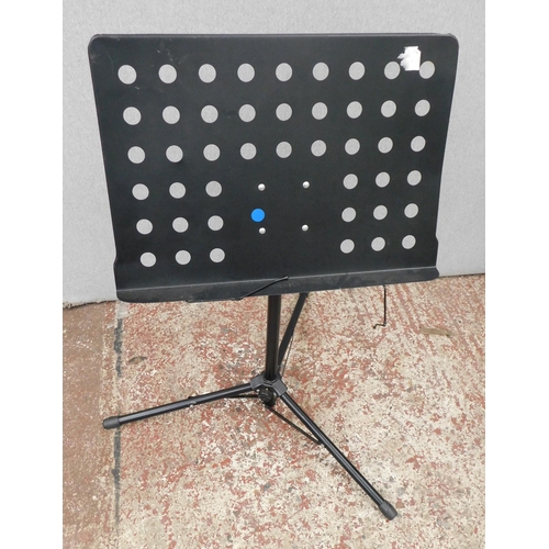 30 - Metal adjustable music stand