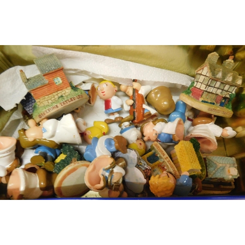 513 - Vintage Tetley tin and plastic figures