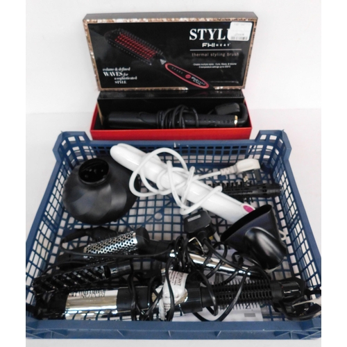 145 - Selection of hairstyling items