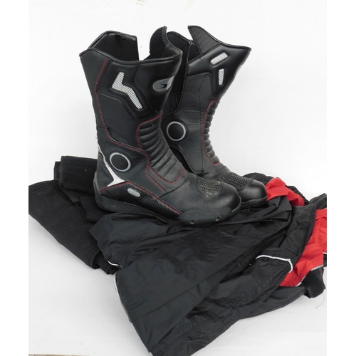 155 - Selection of motorcycle items - incl. boots (size 10) and waterproofs