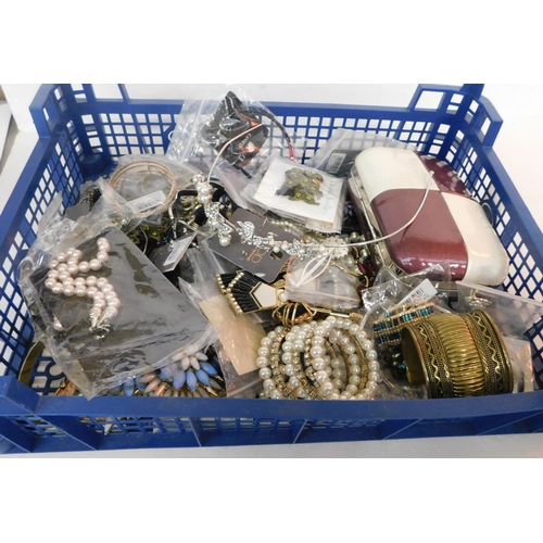 161 - Box of costume jewellery