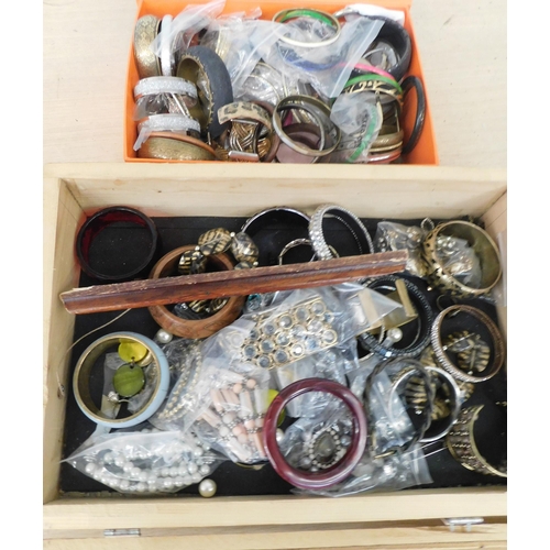 25 - 2x boxes of costume jewellery - mainly bangles