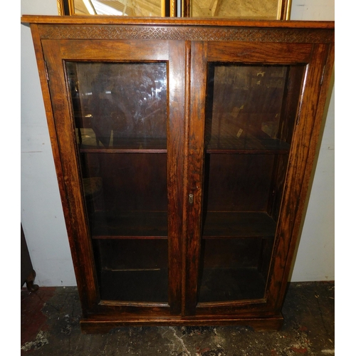 265 - Vintage glass fronted oak bookcase/cabinet