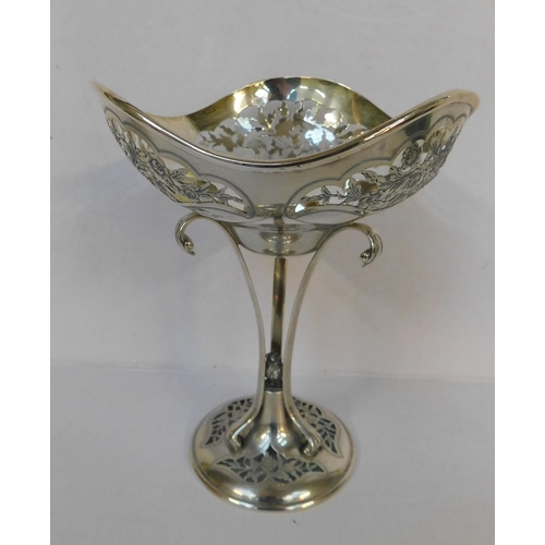 407 - Antique George V solid silver pedestal centrepiece/dish Chester 1923 - weight 301g