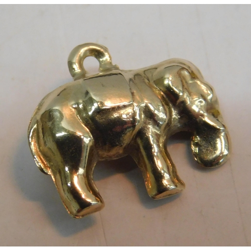 421 - Small 9ct gold elephant charm - weight 0.6g