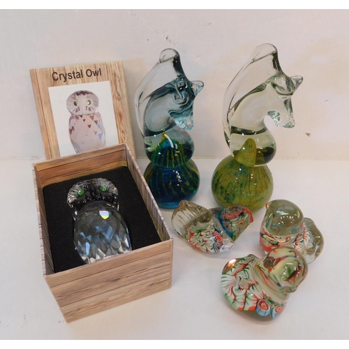 440 - Mixed paperweights - incl. boxed crystal owl paperweight