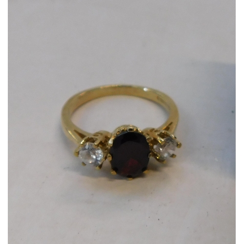 599 - 9ct Gold gemstone trilogy ring - weight 2.8g