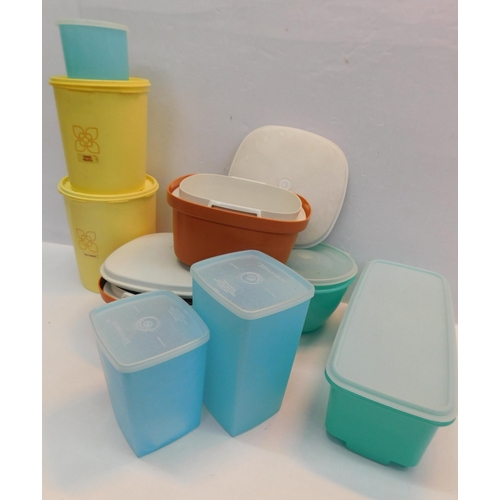 79 - Collection of Tupperware