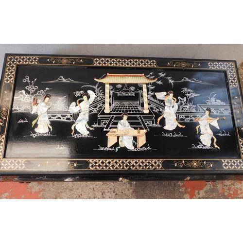 117 - Japanese lacquered mother of pearl coffee table 'Five Maidens in a Courtyard' - approx. 40