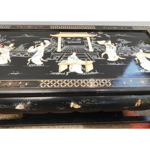 117 - Japanese lacquered mother of pearl coffee table 'Five Maidens in a Courtyard' - approx. 40