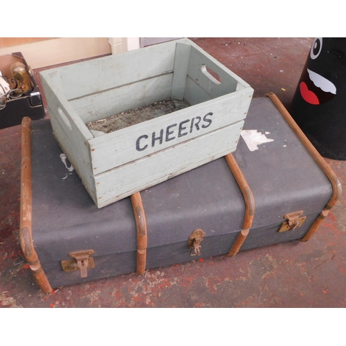 123 - Vintage trunk and wooden crate