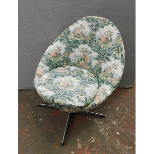 32 - Vintage mid-century swivel tub chair (with cover)