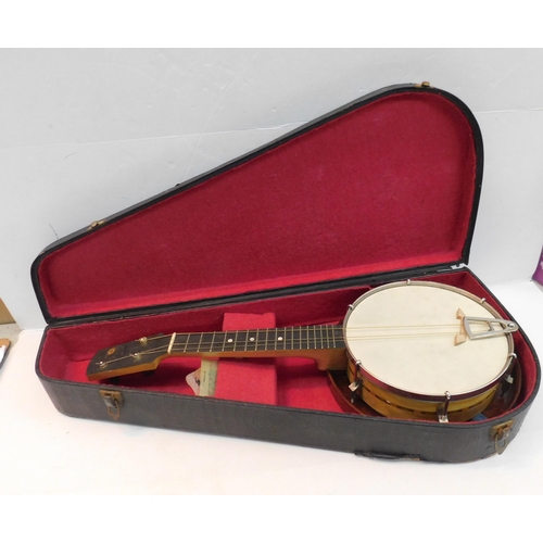 388 - Cased ukukele banjo c.1930s - needs attention