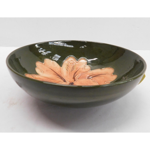 428 - Moorcroft hibiscus pattern footed dish - approx. 14cm diameter, standing 6cm - no damage