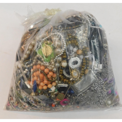 453 - Bag of costume jewellery - total weight 4.5kg