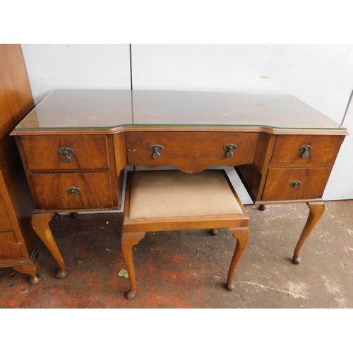 50 - Vintage dressing table and stool