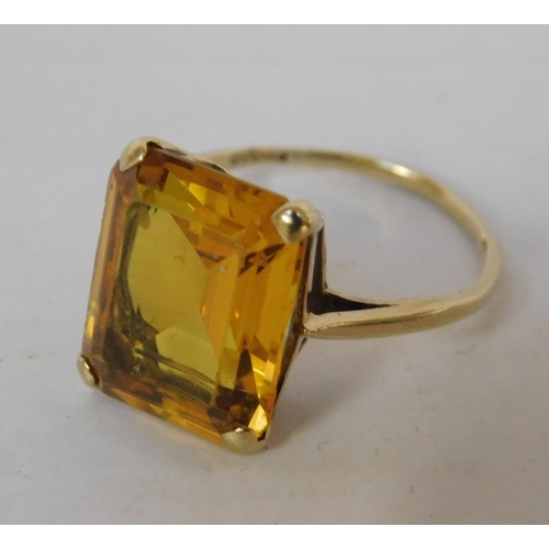 506 - 9ct Gold large stone citrine ring - size P 1/2