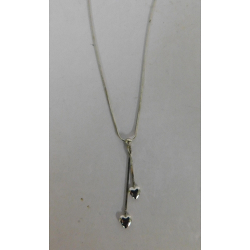 582 - 9ct White gold necklace with heart drops (2.55g)