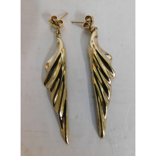 584 - Pair of 9ct gold drop earrings (1.4g)