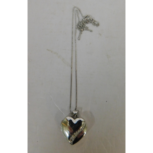 590 - 9ct White gold heart locket on 9ct chain (2.55g)