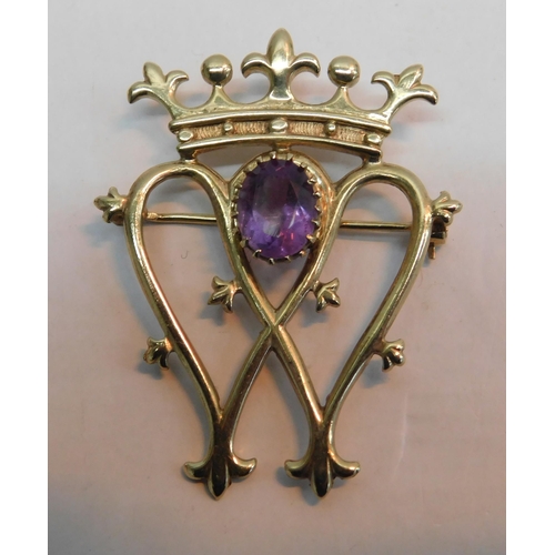 553 - Vintage 9ct gold Scottish lucken booth amethyst sweetheart brooch (9.04g)