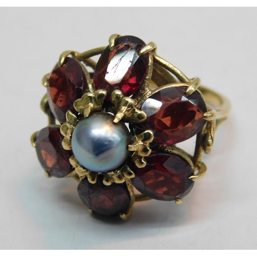 560 - 14ct/585 gold 4.50ct garnet and Tahitian pearl  ring - size Q XRFM machine tested (7.41g)