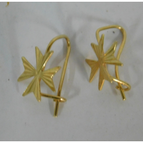 570 - 18ct Yellow gold Maltese cross earrings - weight 0.94g