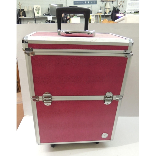 82 - Make-up/flight case with handle