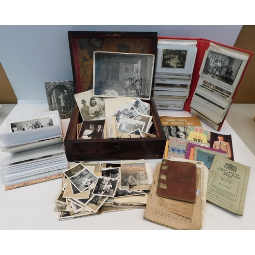 444 - Ephemera - incl. photos, army demob books and paperwork etc. - in wooden box