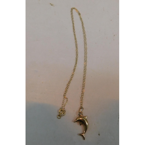 466 - 9ct Gold chain with gold dolphin pendant - weight 0.94g