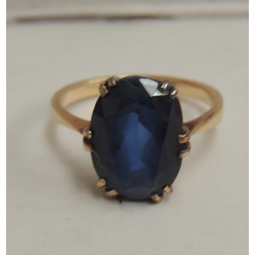 388 - 18ct Gold sapphire gemstone ring 13.8mm by 9.6mm - combined weight 4.2g