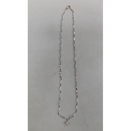 447 - 9ct White gold necklace - weight 7.48g