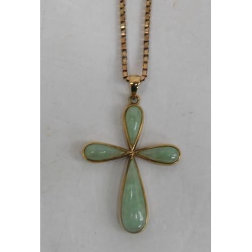 450 - 9ct Gold box chain with 9ct gold and jade cross - weight 8.16g