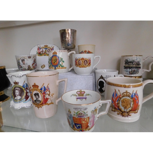 473 - Collection of vintage and antique Royal Commemorative items