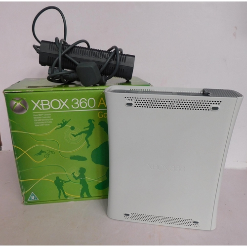 135 - Xbox 360 arcade - with lead/plug W/O