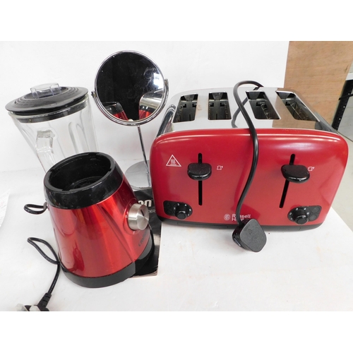 141 - Russell Hobbs four toaster and Crofton stainless steel blender - plus one other - all unchecked