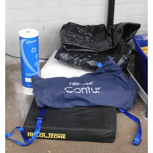 48 - Wheelchair cushion, inflatable mattress etc....
