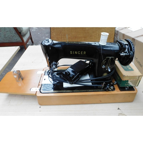 103 - Vintage Singer sewing machine - unchecked
