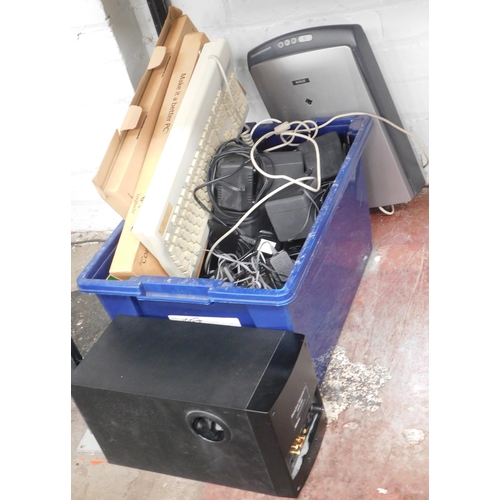 73 - Selection of household electrics - incl. keyboards, Cambridge speakers etc.