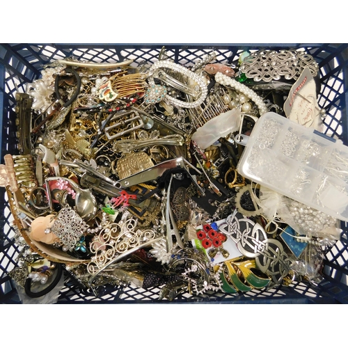 78 - Mixed accessories and costume jewellery