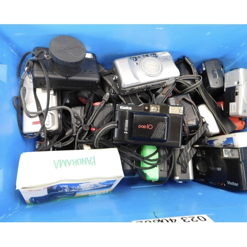 Box of Compact cameras 25 and cameras - incl. Konica, Canon and Minolta