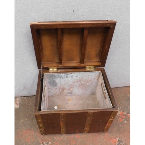 Wooden coal chest with liner
