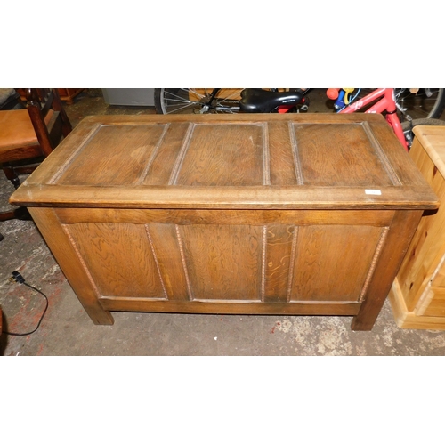 56 - Oak bedding box...