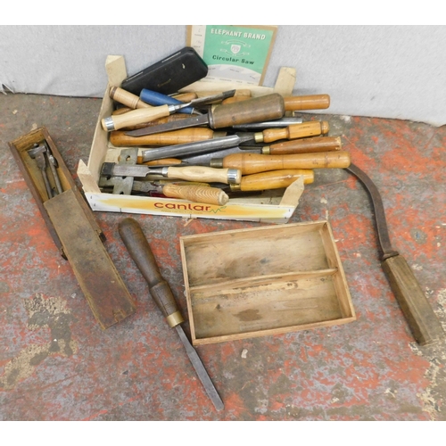 7 - Vintage hand tools - incl. chisels...