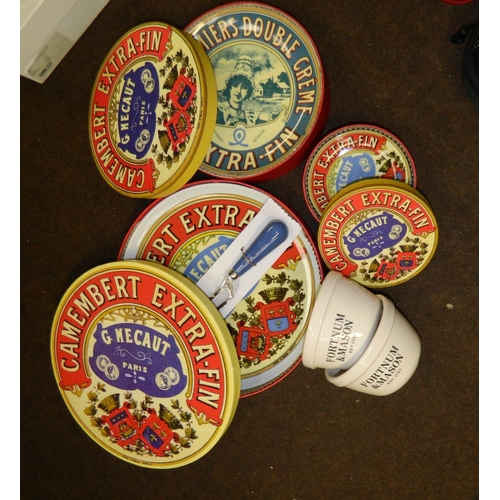 692 - Camembert plate set and Fortnum and Mason bowls