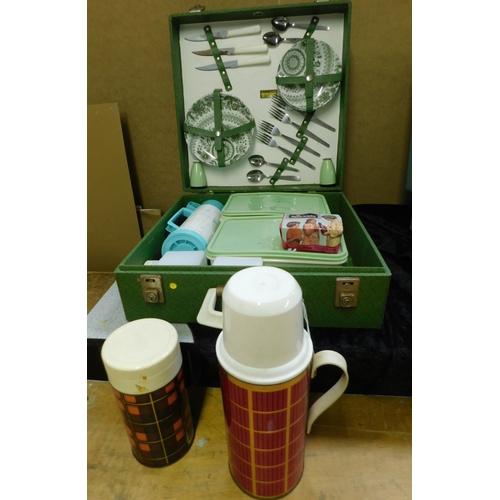 714 - Brexton vintage picnic set and 2 Thermos flasks