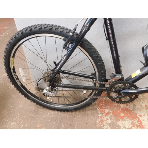 25 - Giant mountain bike, front suspension, fully serviced, 24 gears